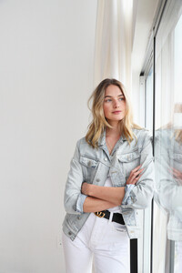 ROSE+&+IVY+In+the+Desert+with+Sanne+Vloet+The+Model+and+Entrepreneur+and+Founder+of+Izé+Skincare (2).jpeg