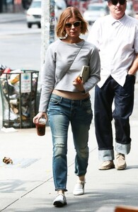 Kate+Mara+Steps+Out+New+York+City+2W5hc3_SylBl.jpg