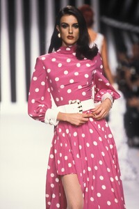 970413169_Valentino1992WomenRTW90.thumb.jpg.5eb52ea12c5d4bf941b0d72424eeaac9.jpg