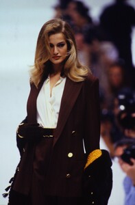 970941628_genny-fw-1991(3).thumb.jpg.6174b16394345d1efc4fbac39562762d.jpg