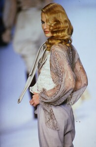 975563875_Dior-FW-1994(3).thumb.jpg.ae286feb5e695b74f4d09eecbec4ef9d.jpg