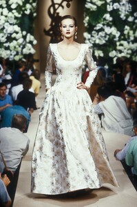 980170596_YvesSaintLaurent1995HauteCouture178.thumb.jpg.1293c379470620b7500401398495e282.jpg