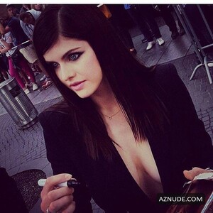 Alexandra-Daddario-Sexy-New-39-thefappeningblog.com_.jpg