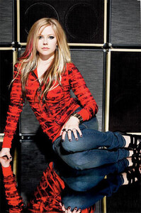 Avril-Lavigne-Abbey-Dawn-avril-lavigne-15943986-333-500.jpg