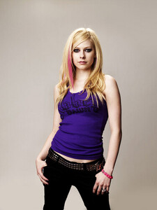 Avril-UNSEEN-Outtakes-2009-2010-avril-lavigne-15977856-375-500.jpg
