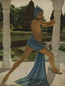 Beauty_US_Vogue_April_1st_1968_06.thumb.jpg.1368a9dbb99e6932f26984a764f52f86.jpg