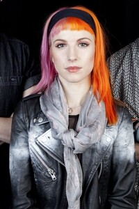 Best-of-Hayley-Williams-photoshoots-hayley-williams-38917107-400-600.jpg