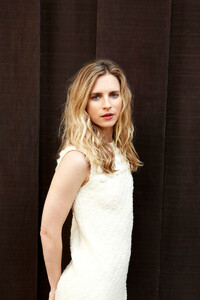 Brit-Marling-Stella-2014-brit-marling-40295633-800-1200.jpg