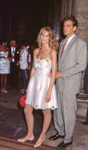 CLAUDIA-SCHIFFER-C-803-GALA-CHANEL-LAKERFELD-PALAZZO-FARNESE-ROMA-664_resize.jpg