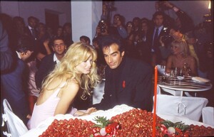 CLAUDIA-SCHIFFER-DAVID-COPPERFIELD-BUTTI-FALDONE-27-ANTROPOLOGIA-SOCIALE096_resize.jpg