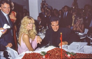 CLAUDIA-SCHIFFER-DAVID-COPPERFIELD-FALDONE-27-ANTROPOLOGIA-SOCIALE093_resize-1.jpg