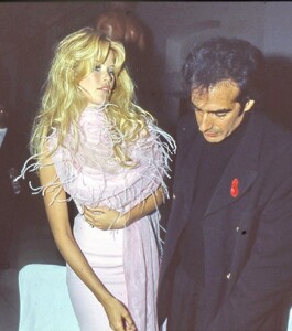 CLAUDIA-SCHIFFER-DAVID-COPPERFIELD-FALDONE-27-ANTROPOLOGIA-SOCIALE198_resize.jpg