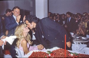 CLAUDIA-SCHIFFER-DAVID-COPPERFIELD-FALDONE-28-ANTROPOLOGIA-SOCIALE635_resize.jpg