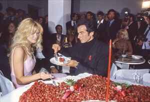 CLAUDIA-SCHIFFER-DAVID-COPPERFIELD-FALDONE-28-ANTROPOLOGIA-SOCIALE637_resize.jpg