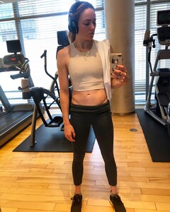 Caity_Lotz_-_at_a_gym_10-10-18.jpg