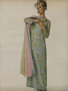 Chiffon_Waldeck_US_Vogue_April_1st_1968_02.thumb.jpg.fd907ab9b2c98bd780c9eb7953a70835.jpg