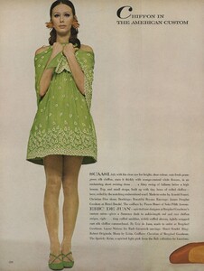 Chiffon_Waldeck_US_Vogue_April_1st_1968_03.thumb.jpg.a86cf52f1270eda8bf137f34791a0d9c.jpg