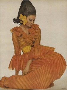 Chiffon_Waldeck_US_Vogue_April_1st_1968_04.thumb.jpg.205991b4ed4d6fcfdf0c5ed2a24aaee8.jpg