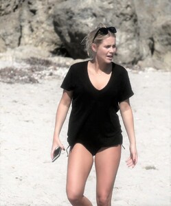 Claire-Holt-awesome-photo-1-1068x1560.jpg