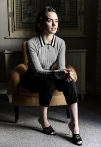 Daisy-Ridley-Feet-4729007.jpg