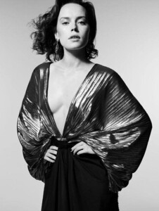 Daisy-Ridley-Sexy-Boobs-3.jpg