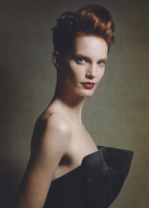 Demarchelier_US_Vogue_July_2009_02.thumb.jpg.3a087127910ea6c6c4c51b2ac5191013.jpg