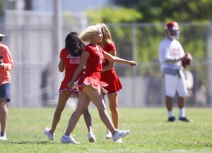 Dianna-Agron-cheerleader-001.jpg