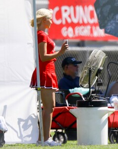 Dianna-Agron-cheerleader-007.jpg