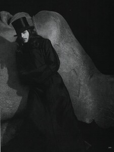Dracula_Ritts_US_Vogue_November_1992_02.thumb.jpg.60c50ded181bdac0de2fbc7406d9ee48.jpg