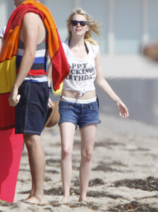 EMMA-STONE-on-Beach-Birthday-Party-in-Los-Angeles-3.jpg