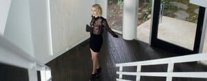 Emma-Roberts-Suki-Waterhouse-Sexy-TheFappeningBlog.com-15.jpg