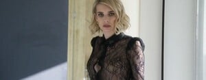 Emma-Roberts-Suki-Waterhouse-Sexy-TheFappeningBlog.com-17-768x301.jpg