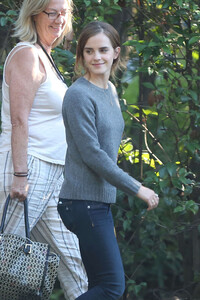 Emma-Watson_-On-the-set-of-The-Circle--13.jpg