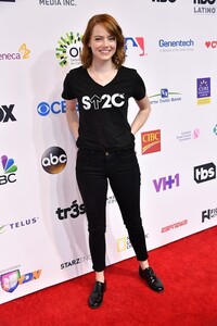 Emma_Stone-5th_Biennial_Stand_Up_To_Cancer-Walt_Disney_Concert_Hall-Los_Angeles-9_9_2016-002.jpg