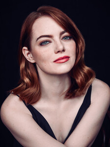 Emma_Stone-The_Hollywood_Reporter-Dec-2016-002.jpg