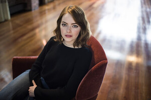 Emma_Stone-Washington_Post-November-2016-016.jpg