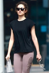 Emmy_Rossum_010418_10.jpg