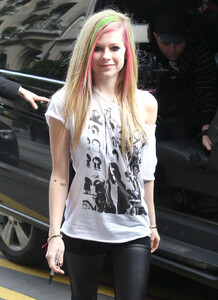 FP_6712779_ANG_Lavigne_Avril_08_12.jpg