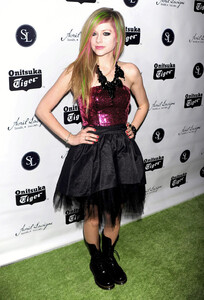 FP_6939042_Lavigne_Avril_NYC_04_13.jpg