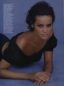 Great_Maser_US_Vogue_November_1992_05.thumb.jpg.6b27cee43cb9e8e485ed9b9f9e114257.jpg