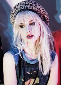 Hayley-Williams-Red-Lips.jpg