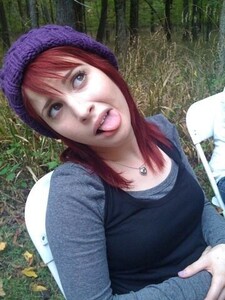 Hayley-Williams-Tongue-a4.jpg