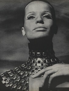 Horst_Rubartelli_US_Vogue_April_1st_1968_04.thumb.jpg.58434e8c17d05260b64ac128edef8d87.jpg