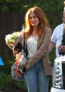 Isla-Fisher_-Arriving-on-the-set-of-The-Starling--03.jpg