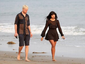 Jameela-Jamil---Stroll-on-the-Miramar-beach-05.jpg