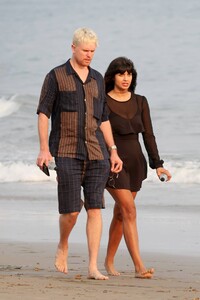 Jameela-Jamil---Stroll-on-the-Miramar-beach-10.jpg