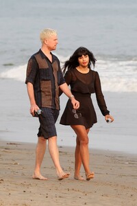 Jameela-Jamil---Stroll-on-the-Miramar-beach-11.jpg