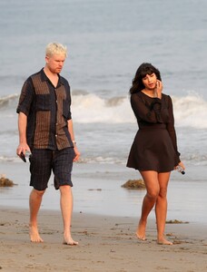 Jameela-Jamil---Stroll-on-the-Miramar-beach-13.jpg