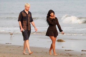 Jameela-Jamil---Stroll-on-the-Miramar-beach-15.jpg