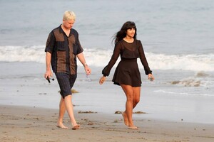 Jameela-Jamil---Stroll-on-the-Miramar-beach-19.jpg